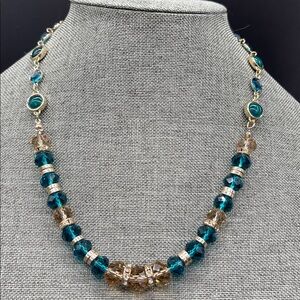 🎁 White House Black Market WHBM Like New Beaded Crystal Necklace!